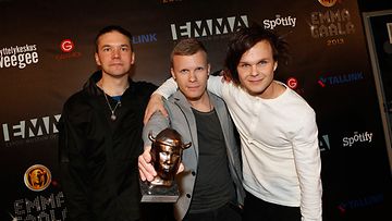 The Rasmus pääsi taas kerran poseeraamaan voitetun Emma-patsaan kanssa.