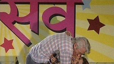 Richard Gere pussaa Shilpa Shettyä