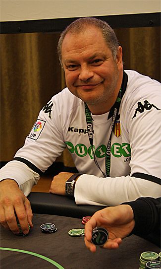 Esa Tikkanen Unibet Open pokeriturnauksessa Prahassa. Kuva: MTV3.