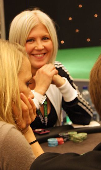 Vappu Pimiä Unibet Open pokeriturnauksessa Prahassa. Kuva: MTV3.