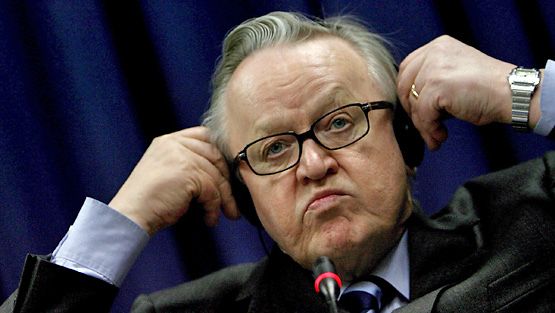 Martti Ahtisaari Kosovon rauhanneuvotteluissa (EPA)