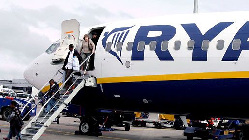 Ryanair laskuttaa erikseen lähtöselvityksestä. Kuva: EPA