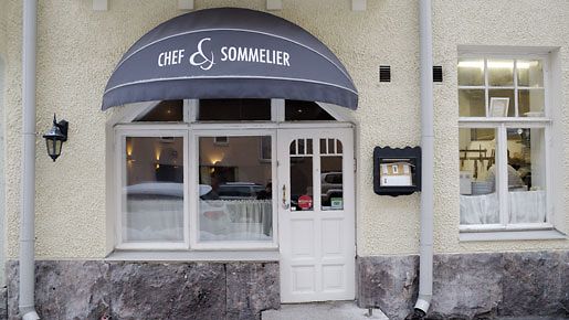 Suomen Gastronominen seura on valinnut Vuoden Ravintolaksi Helsinkiläisen Chef & Sommelierin, 12. helmikuuta 2013.