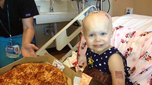 2-vuotias Hazel Hammersley oli onneissaan saadessaan pizzaa