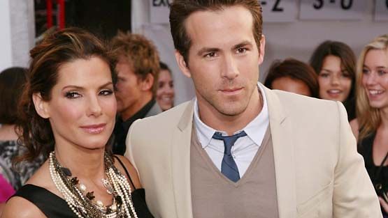 Sandra Bullock ja Ryan Reynolds kiistävät seurustelevansa.