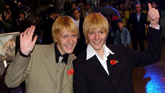 Oliver ja James Phelps vuonna 2002
