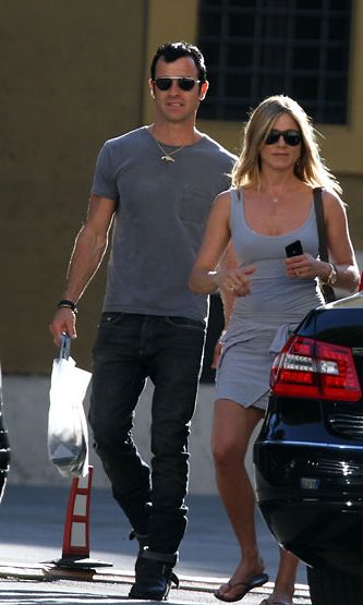 Jennifer Aniston ja Justin Theroux vierailulla Vatikaanissa kesäkuussa 2012.