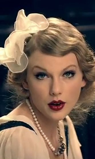 Taylor Swift Mean-musiikkivideollaan.