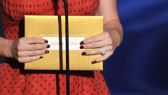 Natalie Portmanin sormus Oscar-gaalassa 2012
