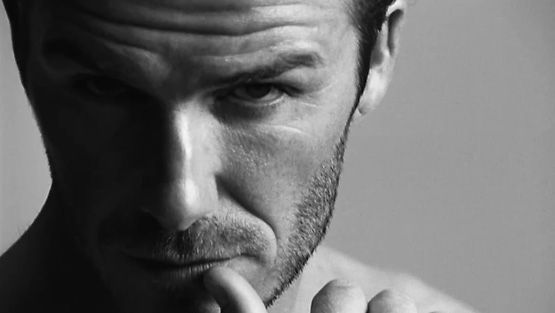 Jalkapalloilija David Beckham alusvaatemallistonsa mainoksessa