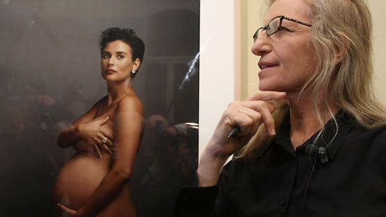 Valokuvaaja Annie Leibovitz ikuisti alastoman Demi Mooren.