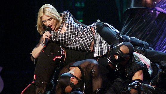 Madonna vuonna 2001, Drowned World Tour. 