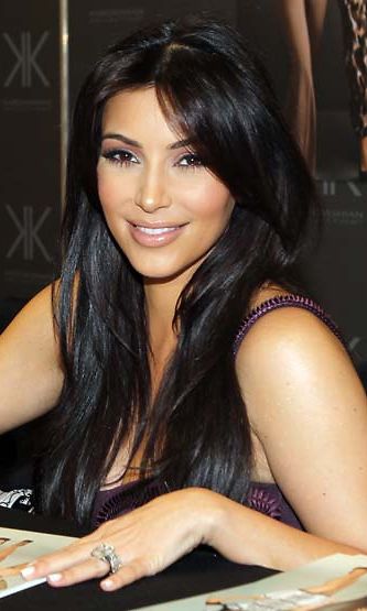 Kim Kardashian kokeili Botoxia, vaikkei tarvinnut sitä.