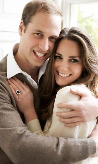 Prinssi William ja Kate Middleton kihlajaiskuvassaan.