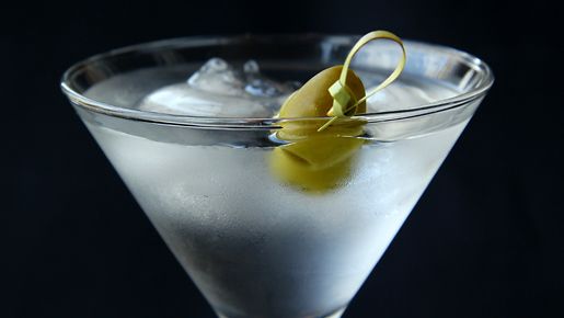 Drinkkeihin saa lisää näyttävyyttä valitsemalla martinilasin.
