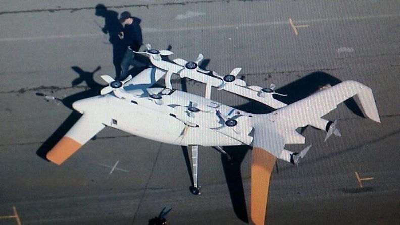 Erikoisesta lentolaitteesta Alamedassa otettu kuva: Kuvakaappaus SFGate-sivustolta, kuvaaja Greg Espiritu