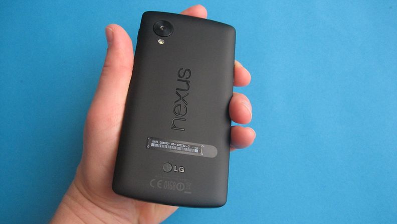LG:n valmistama Nexus 5 Android-kännykkä.