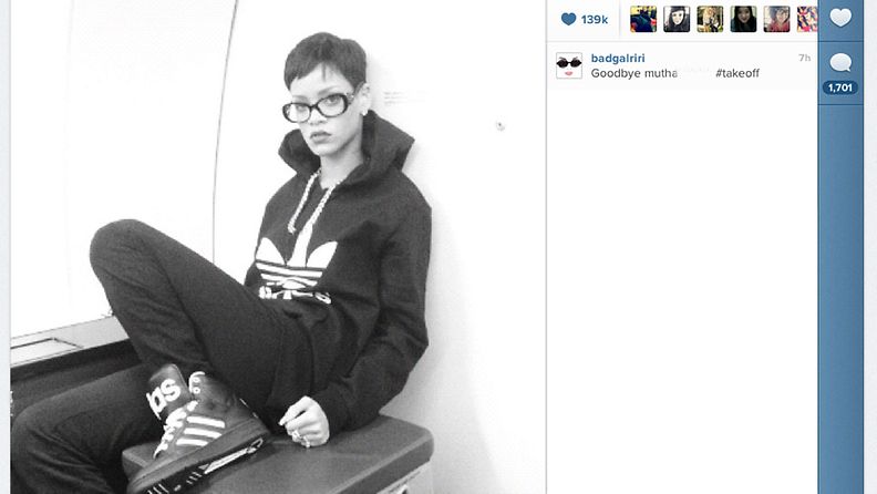 Joulukuu 2012: Rihanna tweettasi itsestään kuvan lentokoneessa.