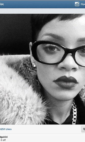 Joulukuu 2012: Rihanna tweettasi itsestään kuvan lentokoneessa.