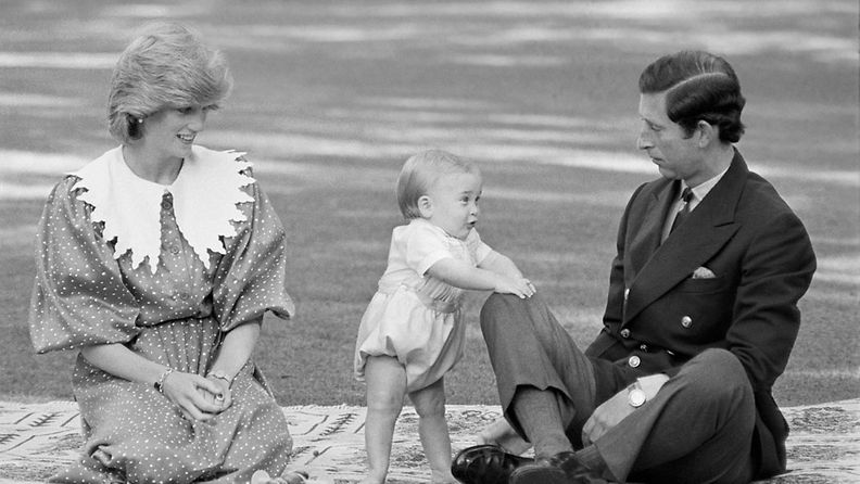 Prinsessa Diana ja pieni prinssi William.