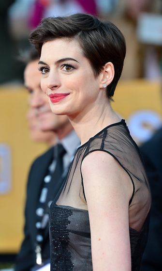 2013: Anne Hathaway Anne Hathaway Screen Actors Guild Awards -gaalassa.