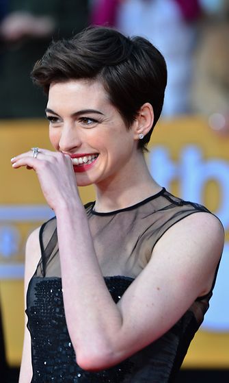2013: Anne Hathaway Anne Hathaway Screen Actors Guild Awards -gaalassa.
