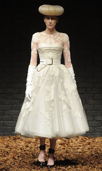 20.2.2012: Kristen McMenamy McQ-merkin muotinäytöksessä Lontoon muotiviikoilla.