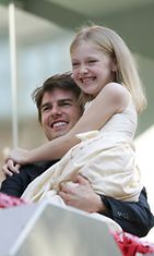 Fanning Tom Cruisen kanssa Maailmojen sota -elokuvan ensi-illassa, 2005 