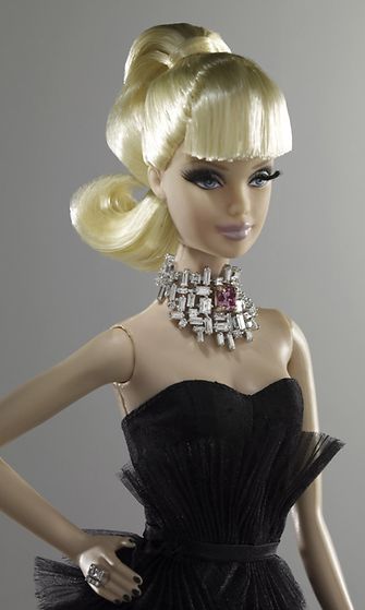 2012: Ainutlaatuinen korusuunnittelija Stefano Canturin suunnittelema Barbie myytiin  noin 300 000 dollarilla. Barbien käyttämään kaulakoruun on haettu inspiraatiota Nicole Kidmanin käyttämästä. Nukesta saadut tuotot käytettyyn hyväntekeväisyyteen, kohteena oli rintasyöpä.
