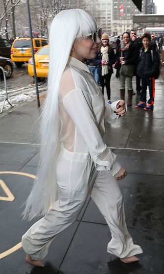 Lady Gaga ja huikea peruukki