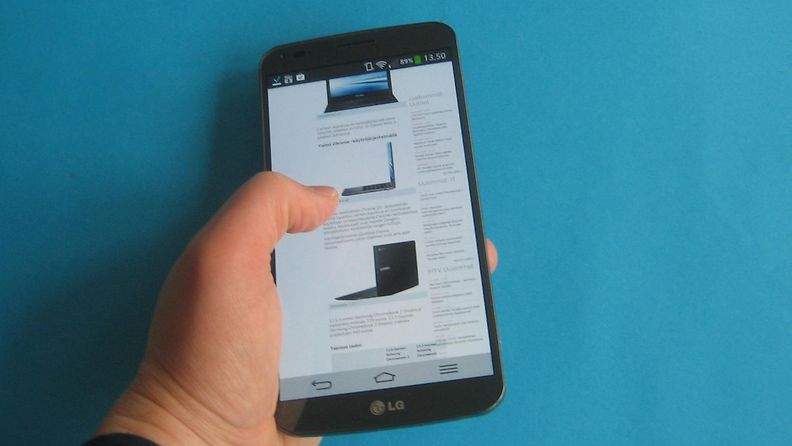 LG G Flex -kaarevalla näytöllä varustettu Android-puhelin