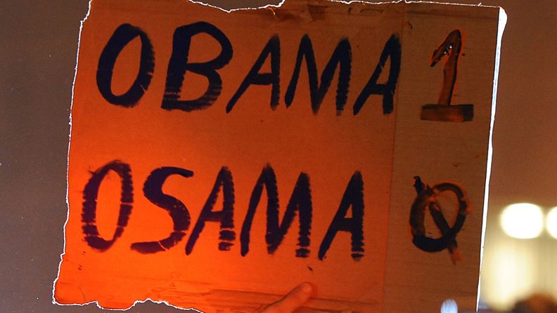 Yhdysvalloissa juhlitaan tietoa terroristijohtaja Osama bin Ladenin kuolemasta 2.5.2011. Kuva: EPA
