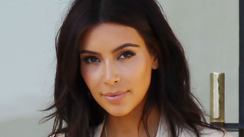 Kim Kardashianin rusketus pukee tummaveristä kaunotarta.