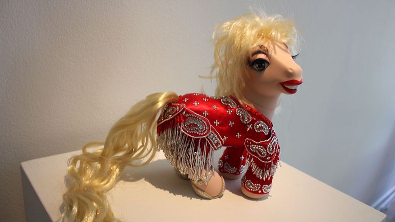 Mari Kasurinen: My Little Dolly Parton (3)