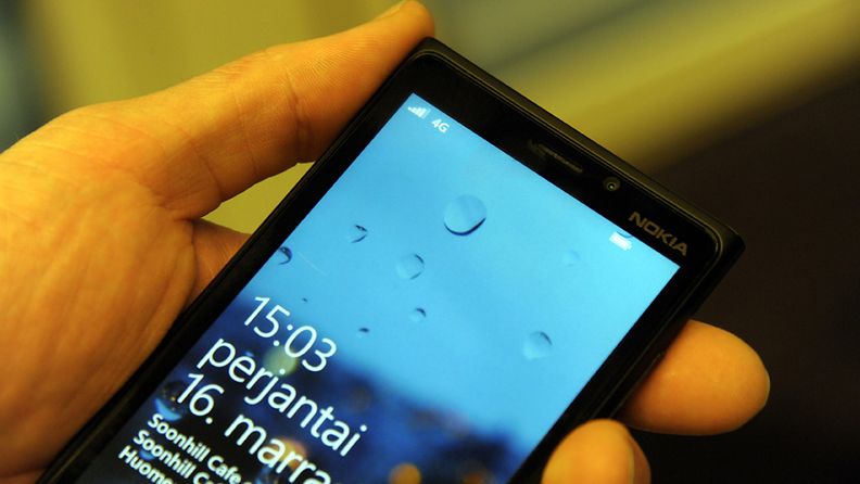 Lumia 920 ja Soneran 4G kuvattu 16. marraskuuta 2012.