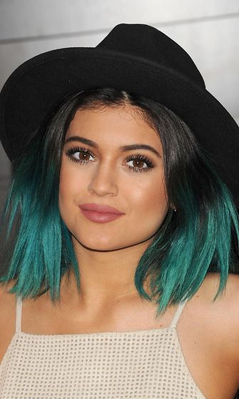 Kylie Jennerin perhe kauhistui, kun tämä värjäsi hiustensa latat turkoosinvivahteisiksi.