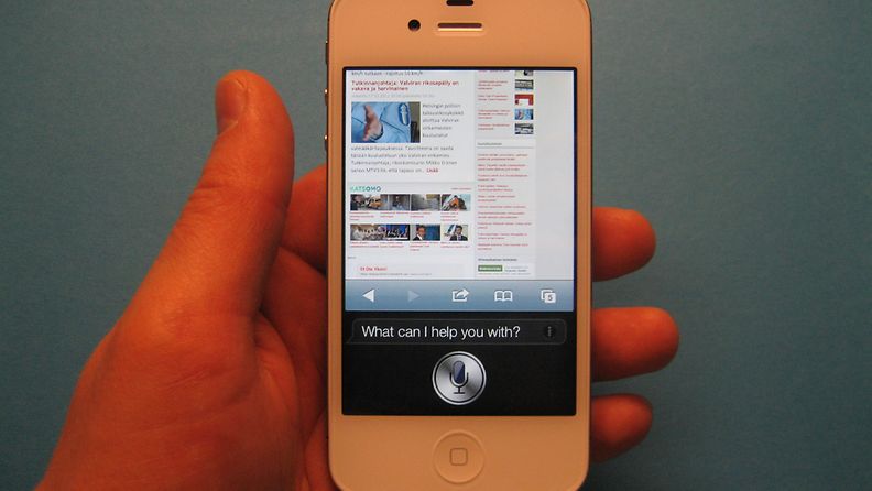 Apple iPhone 4S ja Siri-puheentunnistus. Kuva: Jari Heikkilä