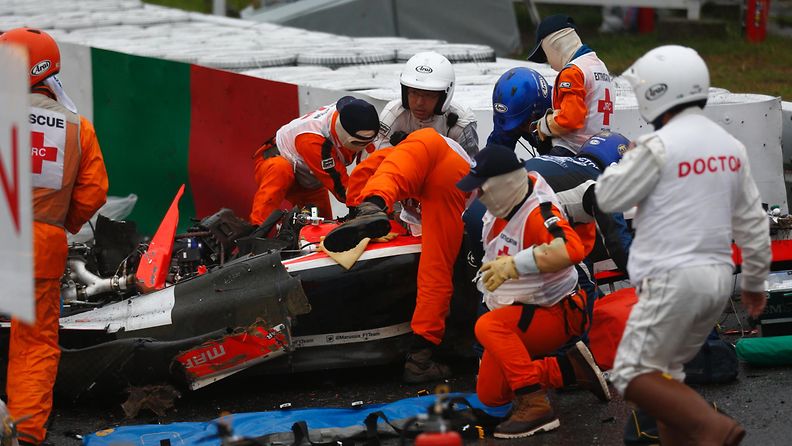 Jules Bianchi, 2014 Japani, ulosajo kolari (8)