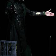 Näyttelijä yllätti fanit saapumalla paikalle Lokiksi pukeutuneena. Copyright: All Over Press. Photographer: London Ent / Splash News.