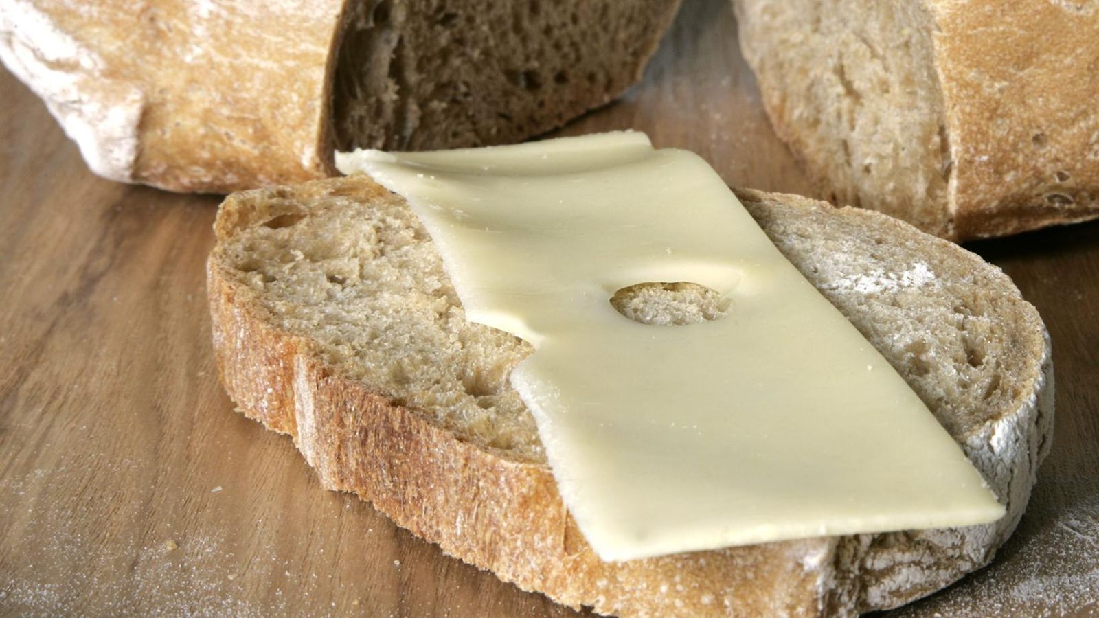 vaalea leipä juusto emmental voileipä