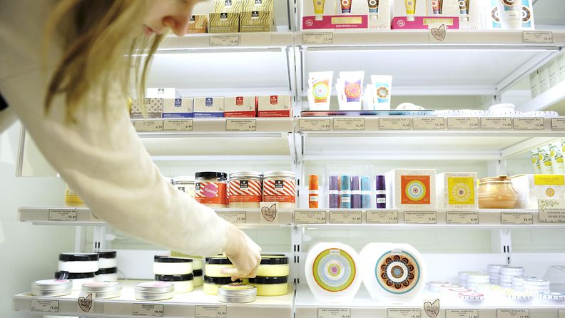 Mitä suomalainen ostaa kosmetiikkamarkkinoilta?