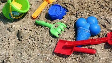 hiekkalaatikko lapsi leikit