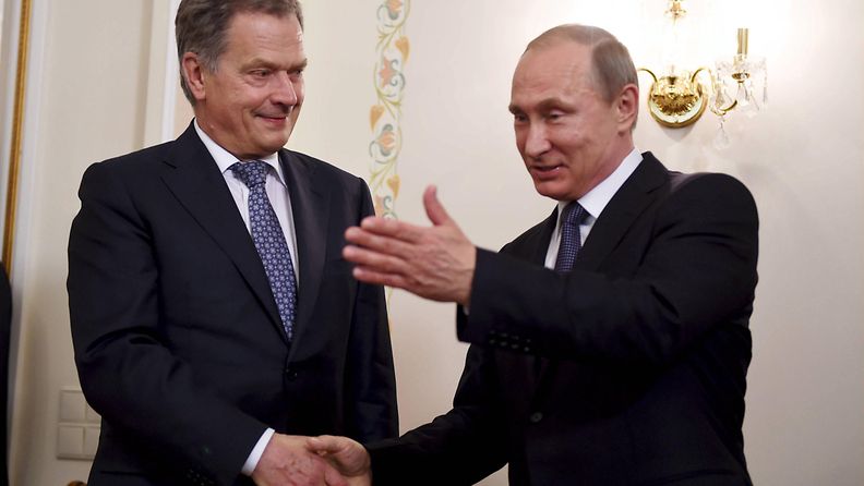 Kulttuurit kohtaavat: Vladimir Putin ja Sauli Niinistö kättelemässä.