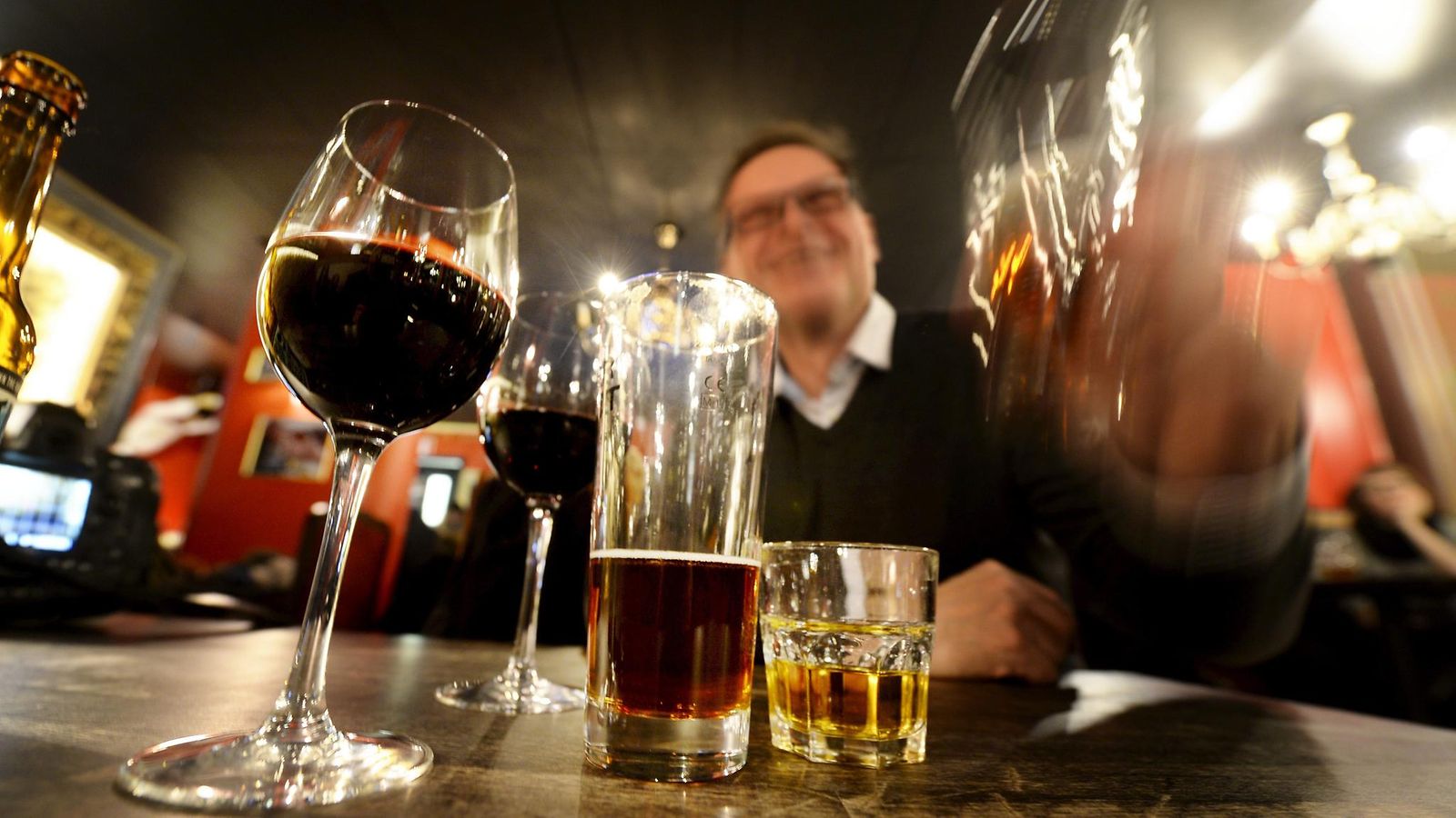 Baari ravintola kuppila alkoholi olut viini viski