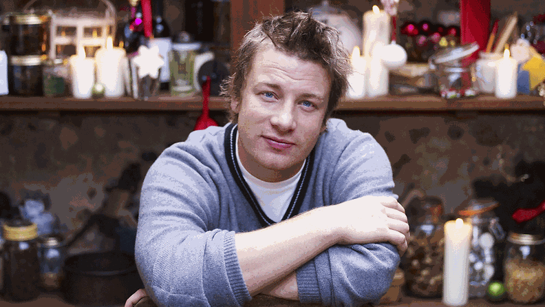 Jamie Oliver kokkaa jouluherkkuja.