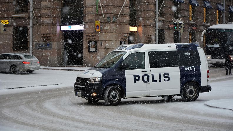 poliisi poliisiauto helsinki talvi