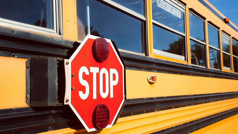 koulubussi bussi  stop-merkki