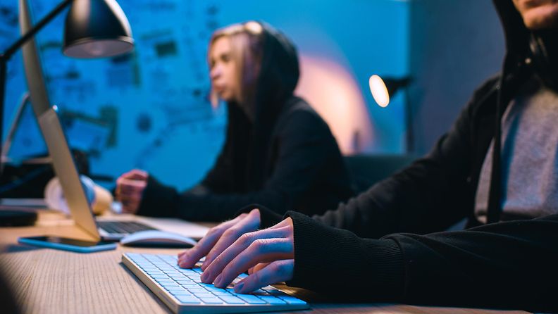 aop nuoret, tietokone, pelaaminen, internet, verkko, hakkerit