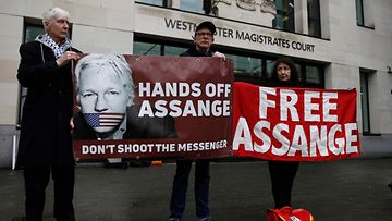 LK: Julian Assange, armahdus