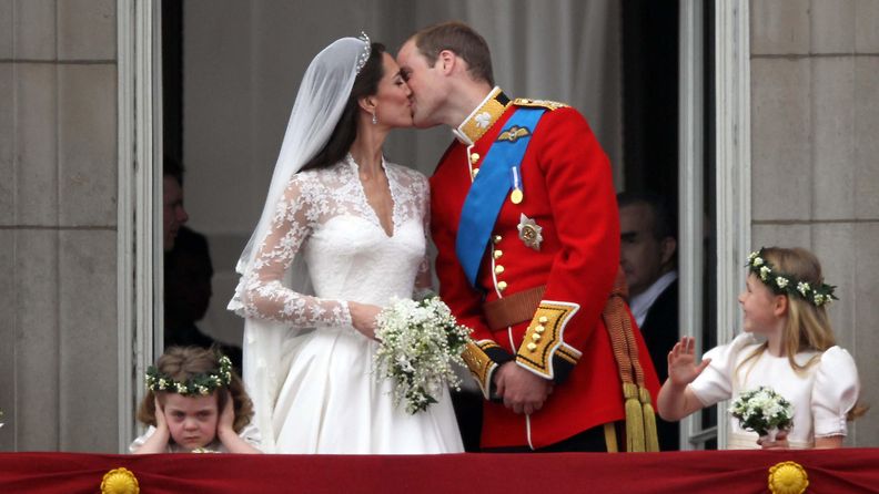 herttuatar Catherine prinssi William hääsuudelma 2011